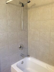Douche baignoire privée logement étudiant Montréal chambre tout inclus meublée