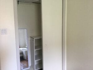 Grand garde-robe chambre à louer étudiant université Montréal meublé tout inclus